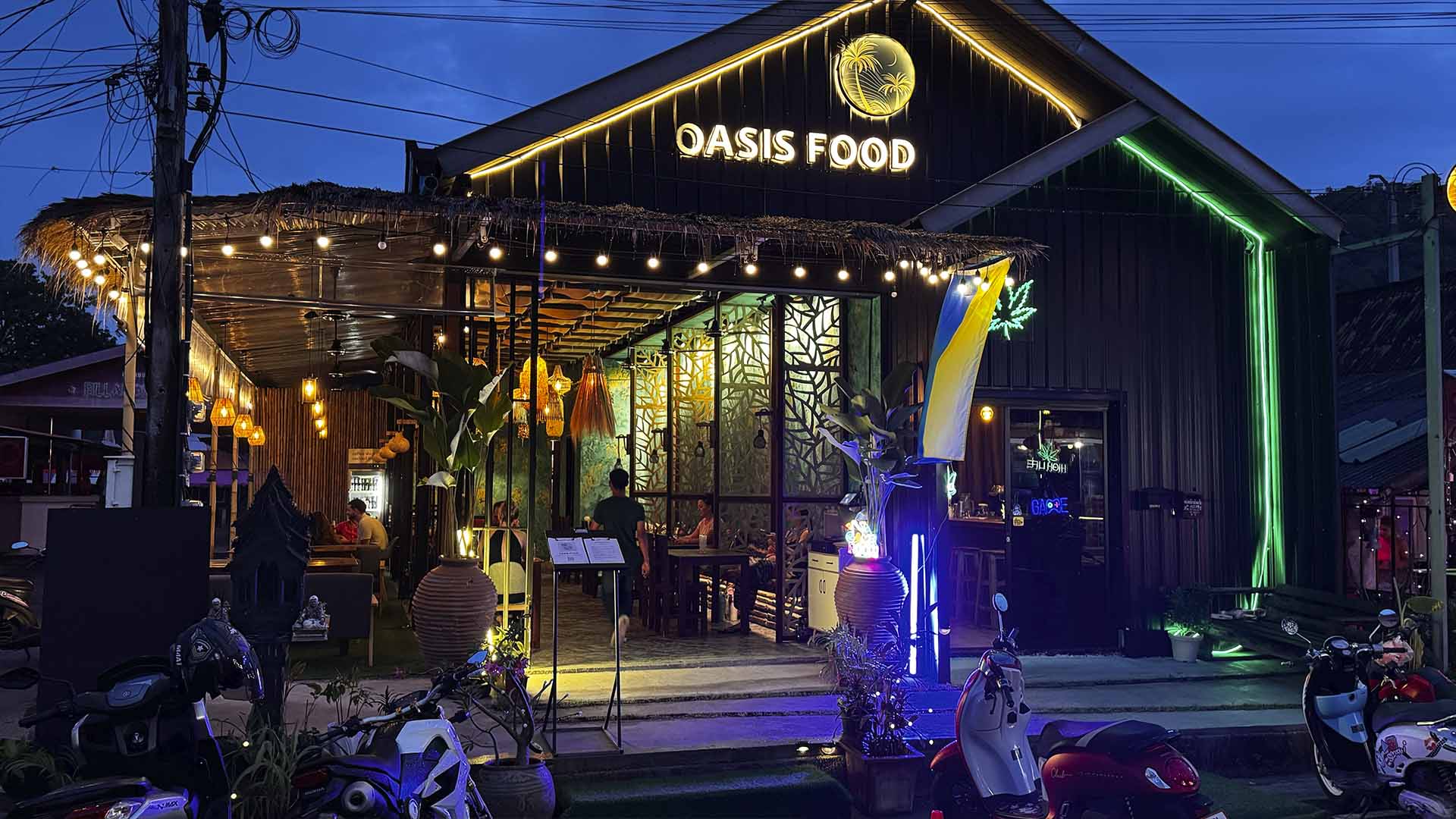 Family-friendly atmosphere at Oasis Food with play area for children
